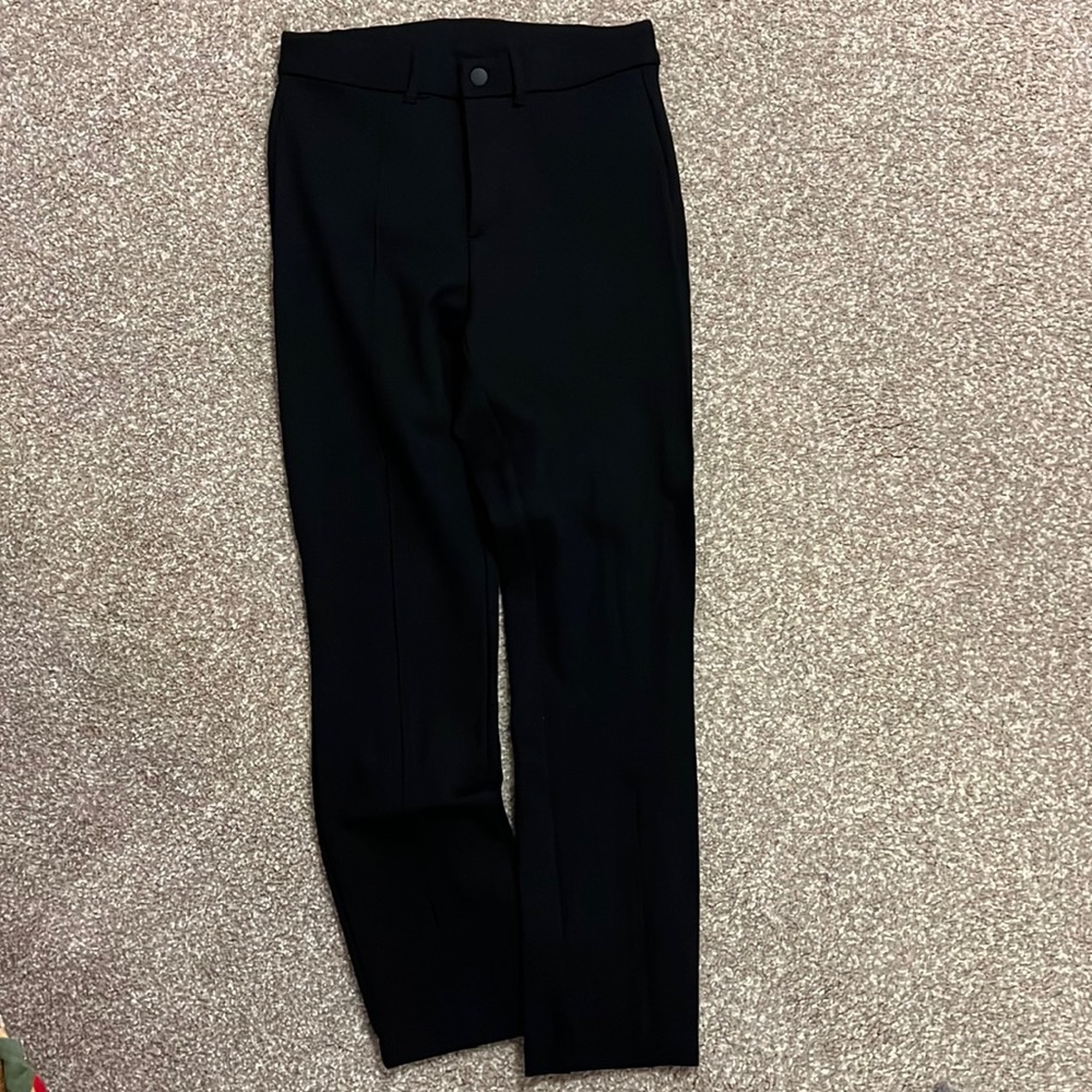 Gap high rise black straight fitted ponte pants, size 6